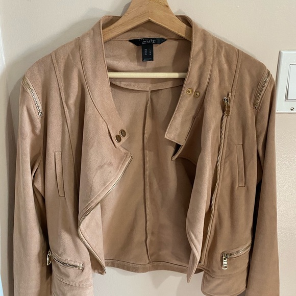 Light outer jacket for warm spring/fall - Picture 1 of 3